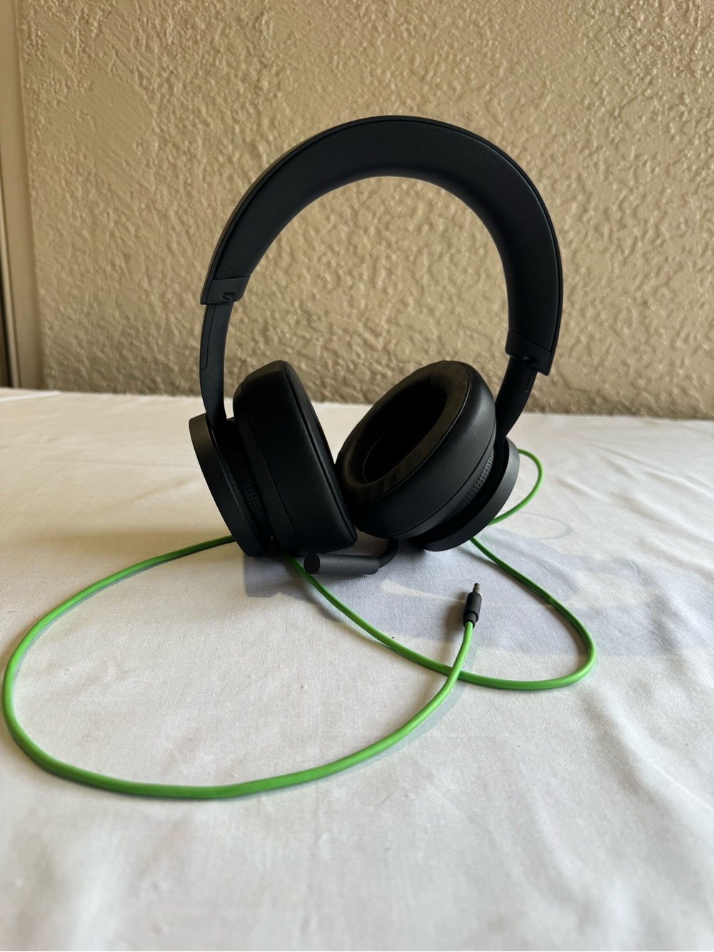 Xbox wired headset with mic.